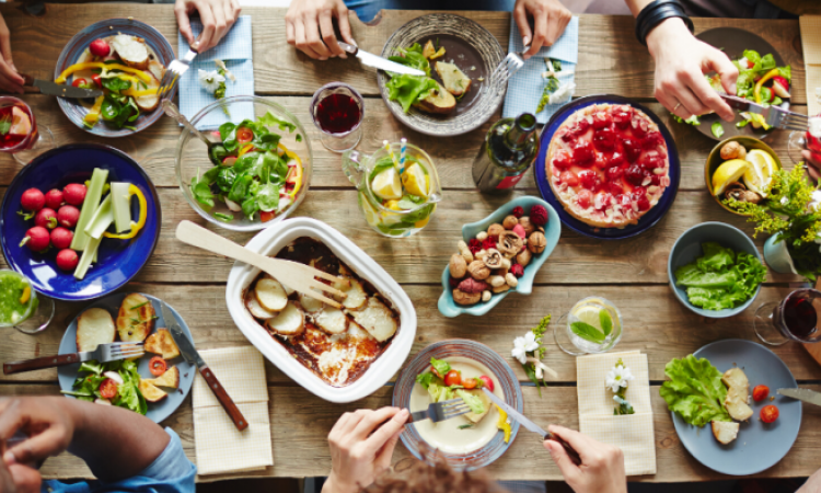 A NAGY SOCIAL KÓSTOLÓ  SZEMLE