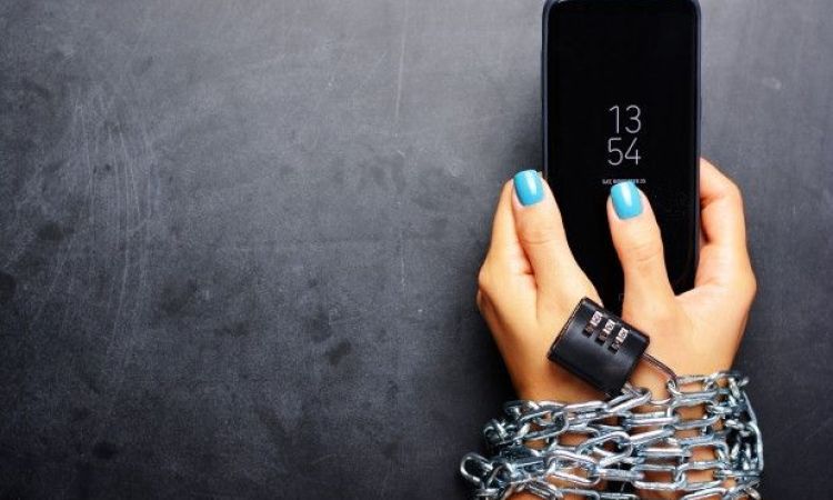 Hogyan csökkentheted a mobilodon töltött időt?